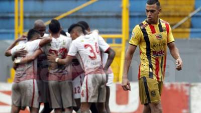 Los jugadores de la Real Sociedad celebran el gol del triunfo de Shannon Welcome. Foto Delmer Martínez