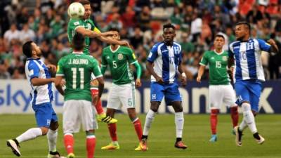 México solo fue multado y podrá usar el estadio Azteca para los siguientes partidos de la hexagonal de la Concacaf, uno de ellos contra Honduras.