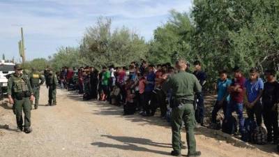 En el grupo descubierto por las autoridades fronterizas se encontraban varias familias con menores inmigrantes.