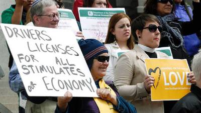 Además de la recolección de firmas, los migrantes están pidiendo que les otorguen licencias para poder conducir sin problemas en Florida.