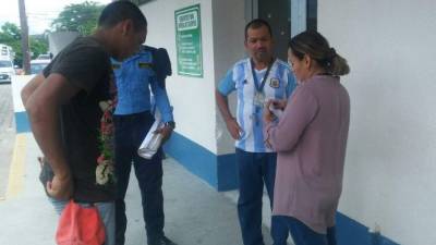 El joven fue trasladado en una patrulla de la Policía al hospital Mario Rivas.