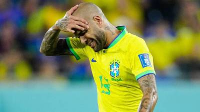 La vida para Dani Alves cambió en enero, cuando fue acusado y encarcelado por presunta agresión sexual a finales de diciembre del 2022 a una joven de 23 años en una discoteca.