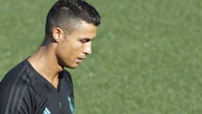 GRA010. MADRID, 15/08/2017.- El delantero portugués del Real Madrid Cristiano Ronaldo, durante el entrenamiento del equipo en la Ciudad del Real Madrid, en Valdebebas, de cara al partido de vuelta de la Supercopa que disputará mañana frente al FC Barcelona. EFE/Javier López