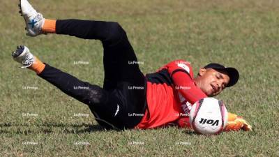 Donis Escober en el entrenamiento de este viernes con el Olimpia. Foto Ronald Aceituno