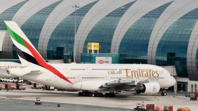 Emirates y Air India suspendieron sus vuelos a EEUU ante preocupaciones por el lanzamiento de la nueva red 5G.
