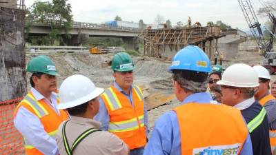 El alcalde Armando Calidonio supervisó los avances del proyecto junto con los encargados.