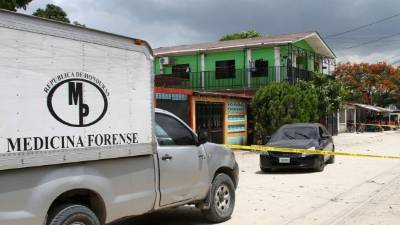 La víctima quedó en el interior de la vivienda. El carro fue llevado a la DNIC.