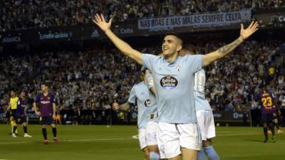 Maxi Gómez corre a celebrar su gol contra el Barcelona. Foto AFP