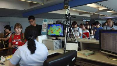 En el aeropuerto de Corea del Sur, las autoridades revisan el calor corporal de los pasajeros para detectar casos de ébola.