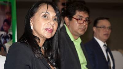 La directora de Plan Honduras, Belinda Portillo (i), el director de Casa Alianza Honduras José Guadalupe Ruelas (c), y el director de La Coordinadora de Instituciones Privadas pro las Niñas, Niños y sus Derechos (COIPRODEN), Wilmer Vasquez (d), hablaron del problema en Honduras con los menores.