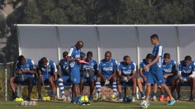 Los jugadores de la selección de Honduras se preparan para entrenar hoy, miércoles 18 de junio de 2014, en el Centro Deportivo de Brasil en Porto Feliz (Brasil).