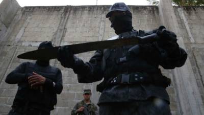 Fusina encontró al menos diez armas blancas en el centro El Carmen, de San Pedro Sula.