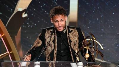 Neymar ha confesado que se siente cansado de hablar de su futuro. Foto AFP