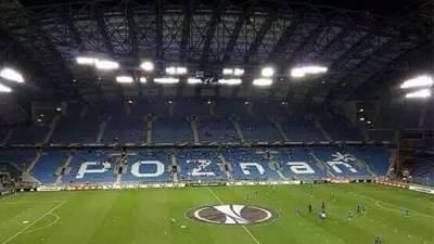 El estadio del Lech, vacío solo minutos antes de comenzar el partido europeo.