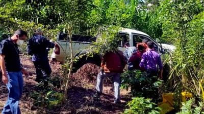 Tras ser atacado a disparos, el alcalde aceleró su vehículo y al perder el control cayó a una hondonada.