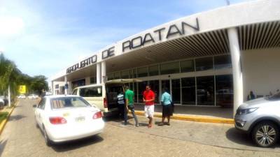 Al aeropuerto internacional Juan Manuel Gálvez de Roatán llegan vuelos de varios países.