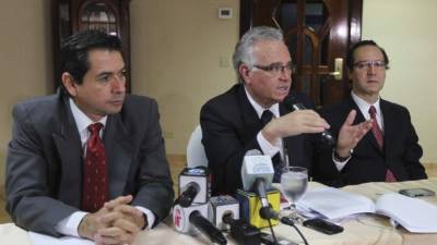 Ramón Cadena (izquierda) y Jaime Araujo (centro).