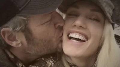 Gwen Stefani y Blake Shelton derrochan amor.