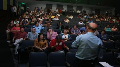 Luego de conocer la decisión del Gobierno de suspender el diálogo con el Colegio Médico, los doctores decidieron en asamblea retomar las acciones de protesta.