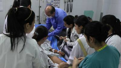 En el centro asistencial hay déficit de médicos en casi todas las áreas.