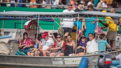 Decenas de turistas llegaron hasta la ciudad de Trujillo, se fueron encantados de las bellezas de la ciudad.