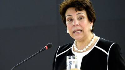 Mireya viajó hoy a Ecuador y mañana se unirá con la delegación que acompaña al presidente Juan Orlando Hernández para la reunión con Rafael Correa.