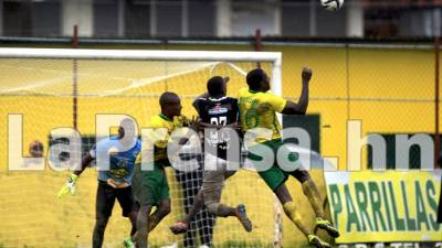 El partido fue dominado en la mayor parte del tiempo por los teleños del Parrillas One. Al final perdonaron al Victoria y el encuentro terminó empatado sin goles.