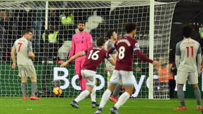 Liverpool tropezó en casa del West Ham. FOTO AFP.