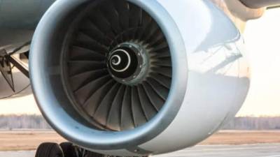 Las autoridades aún no revelan si el fallecido es un pasajero o un empleado.