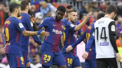 Jugadores del Barcelona festejando el gol de Umtiti.