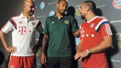 Thierry Henry junto a Pep Guardiola y Ribery.