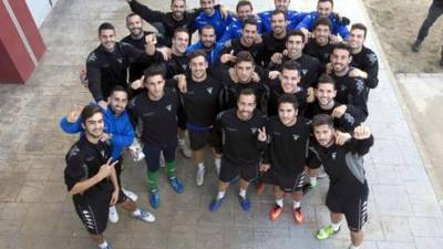 El equipo del Villanovense se conjura antes del partido ante el Barcelona.