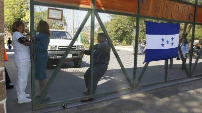Los empleados del hospital del Tórax se han pronunciado por otros problemas dentro del centro asistencial como la falta de medicamentos o de pago de salarios. Foto archivo La Prensa.
