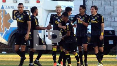 Los jugadores del Real España celebrando el gol de Allans Vargas. Foto Ronald Aceituno