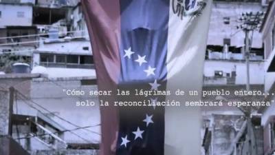El video documental de una canción romántica muestra la dura realidad que enfrentan los venezolanos.