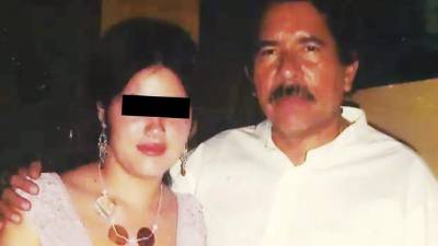 Supuesta fotografía de Elvia Junieth Flores junto a Daniel Ortega.
