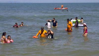 El Cuerpo de Bomberos de Honduras rescató a dos personas e intentó rescatar al joven, pero fue demasiado tarde.