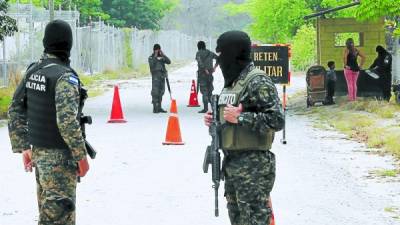 La seguridad se ha redoblado en las afueras del Primer Batallón de Infantería en Tegucigalpa donde permanece recluido el presunto narcotraficante Carlos Arnoldo Lobo.