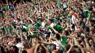 Los irlandeses son fieles a su selección. Hoy lamentablemente un aficionado murió . Foto EFE.