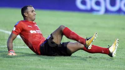 Donis Escober tuvo que salir de cambio en el clásico ante Motagua. Foto Juan Salgado