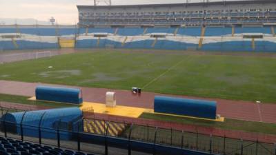 La lluvia impidió que la selección de Honduras entrenara en el césped del estadio Olímpico.