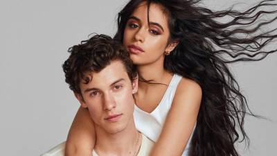 El artista canadiense Shawn Mendes y la cantante cubana Camila Cabello.