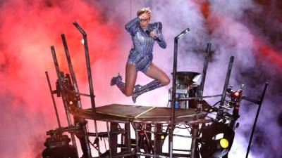 Lady Gaga cautivó a sus seguidores con su presentación en el Super Bowl 51.