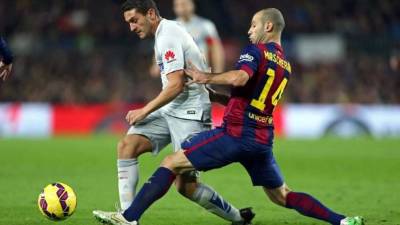 Javier Mascherano marca a Koke durante el partido Barcelona-Atlético de Madrid.