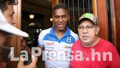 Bryan Beckeles fue uno de los jugadores más asediados.