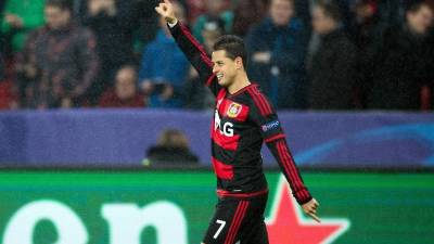 Javier Hernández celebrando un gol contra la Roma. Foto EFE