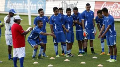 La selección salvadoreña entrenó por primera vez para el partido contra Honduras. Foto Neptalí Romero