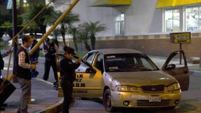 Escena del crimen donde dos supuestos delincuentes fueron abatidos por agentes de Policía. EFE