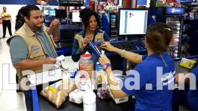 Los miembros de la unidad de Protección al Consumidor de la SIC han visitado varios negocios sampedranos.