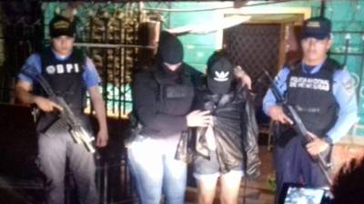 Los agentes de la Policía rescataron ayer a la joven al allanar la casa en la que supuestamente la tenían cautiva junto con otras dos mujeres en un pasaje del barrio Sunseri.